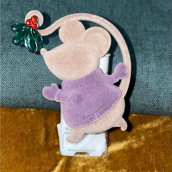 Bath & Body Works MISTLETOE MOUSE Wallflower Plug - Picture 1 of 2